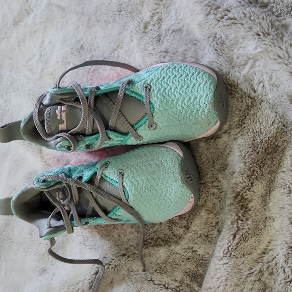 Nike Other - Nike teal and pink size 2